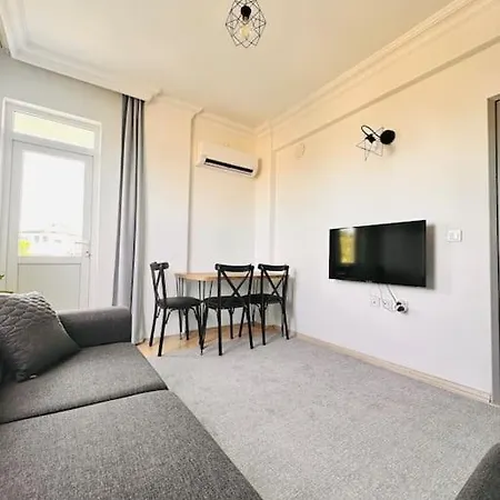 Denize Yakin, Ferah Apartment *